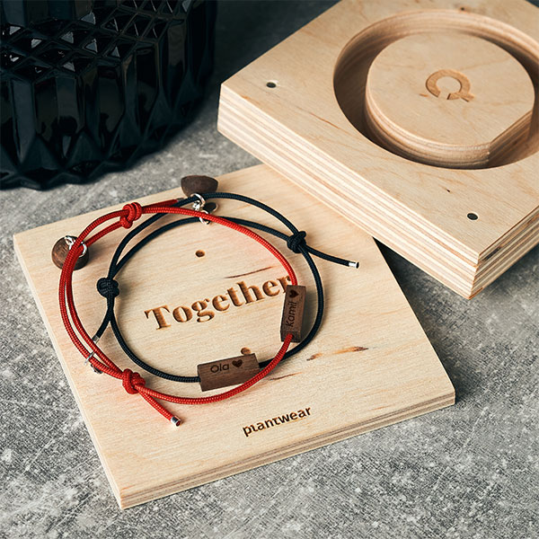 bracelet for couple with wooden box